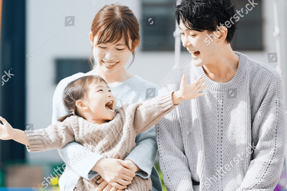 幸せな様子の家族